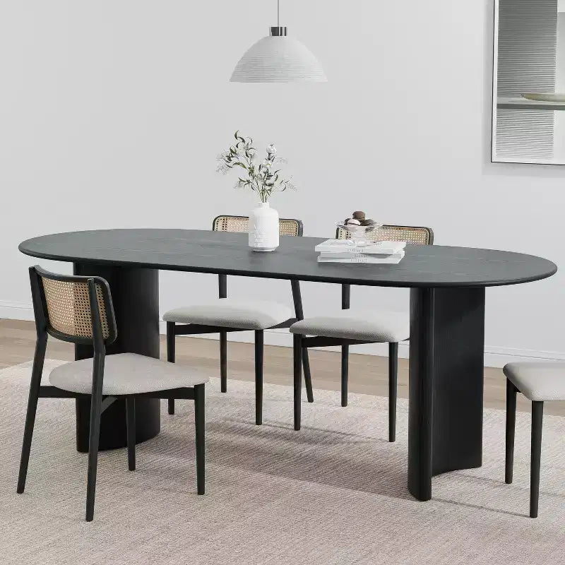 Tavolo da pranzo ovale con eleganti gambe ricurve | Cucina e Sala da pranzo